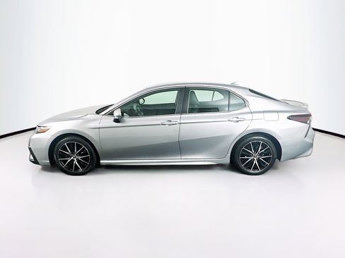 Used 2024 Toyota Camry SE FWD image 4