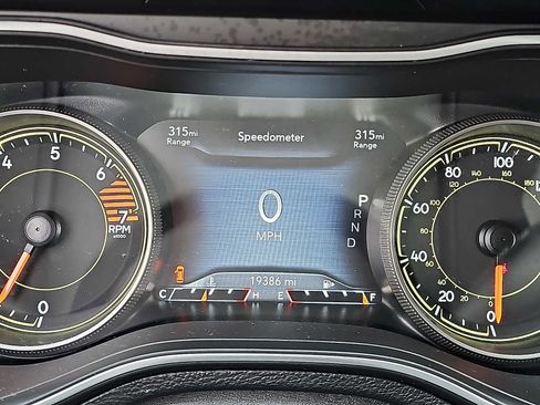 Used 2023 Jeep Cherokee Altitude Lux image 21