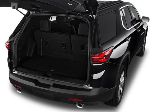 Used 2023 Chevrolet Traverse LT w/ Midnight/Sport Edition FWD image 7