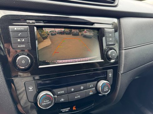 Used 2019 Nissan Rogue SV FWD image 27
