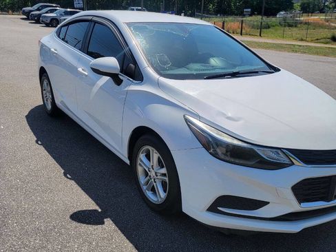 Used 2017 Chevrolet Cruze LT image 3