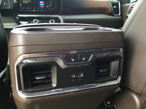 Used 2024 GMC Sierra 1500 Denali w/ Technology Package AWD/4WD image 11