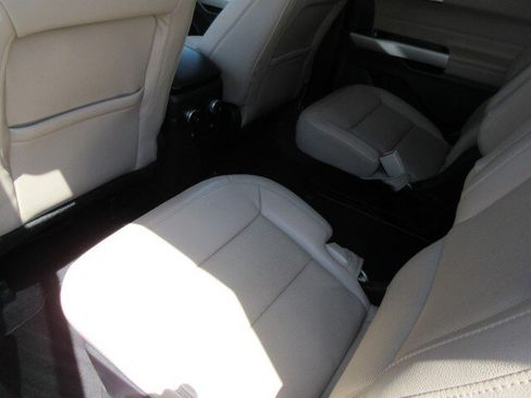 Used 2022 Ford Explorer Limited w/ Equipment Group 301A RWD image 16