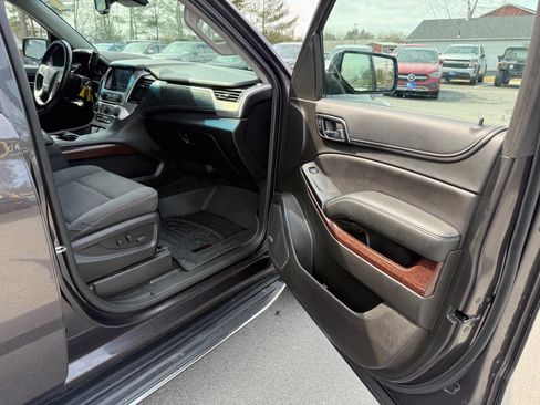 Used 2017 GMC Yukon SLE w/ SLE Value Package image 10