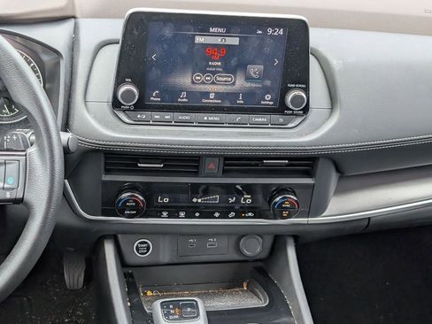 Used 2023 Nissan Rogue SV image 12