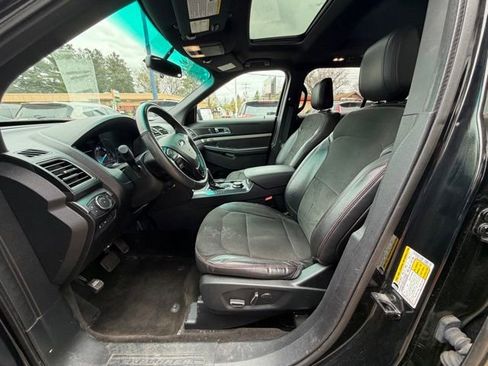 Used 2018 Ford Explorer XLT w/ Equipment Group 202A AWD/4WD image 8