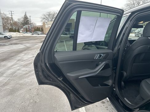 Used 2021 BMW X5 xDrive40i w/ Convenience Package image 16