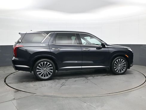 Used 2023 Hyundai Palisade Calligraphy w/ Winter Package image 4