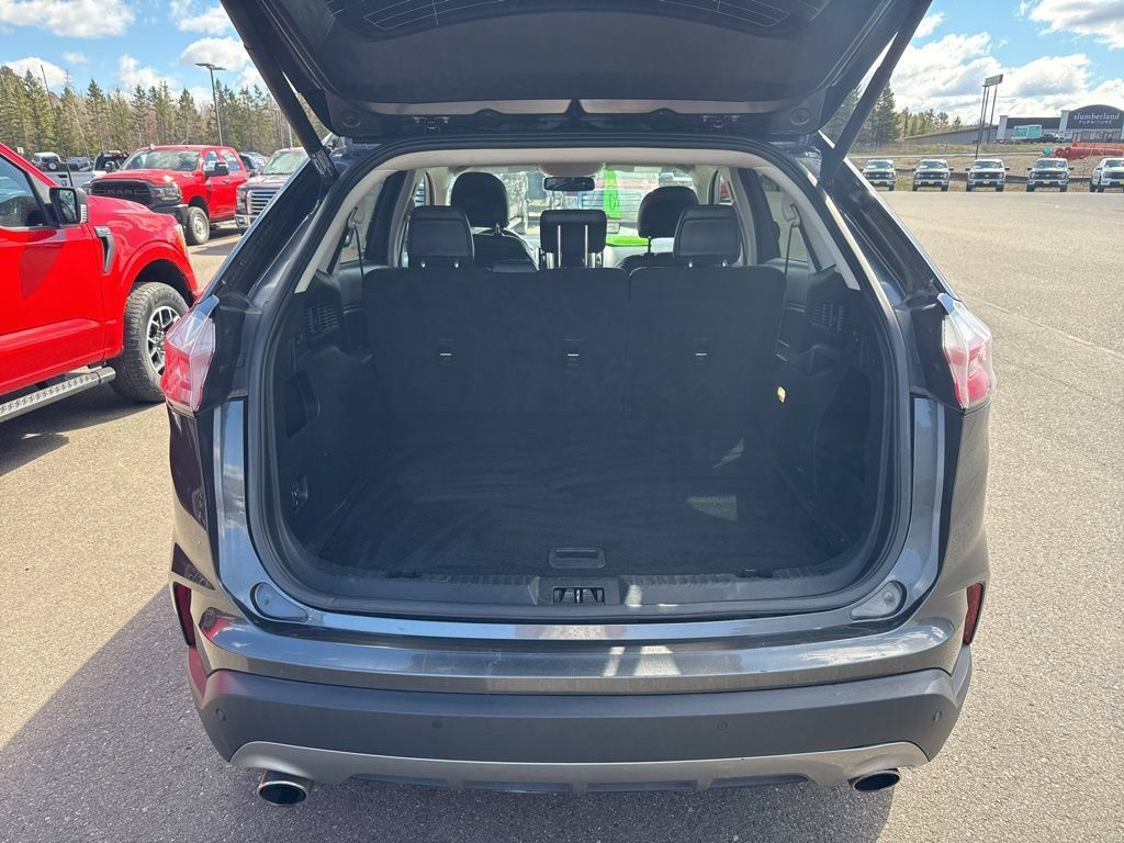 Used 2019 Ford Edge SEL w/ Cold Weather Package AWD/4WD image 3