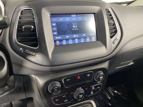 Used 2021 Jeep Compass Latitude image 28