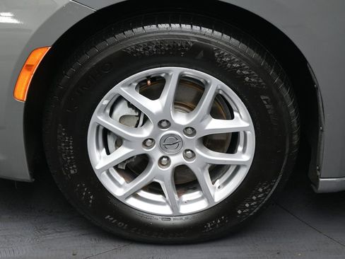 Used 2022 Chrysler Pacifica Touring-L FWD image 43