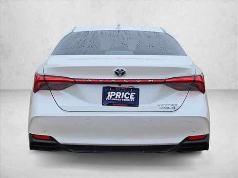 Used 2019 Toyota Avalon Limited image 7