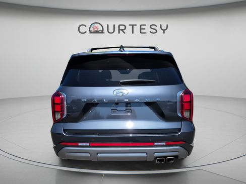 Certified 2024 Hyundai Palisade Limited FWD image 4