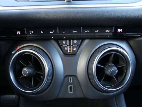 Used 2021 Chevrolet Blazer LT image 25