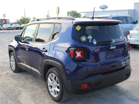 Used 2018 Jeep Renegade Latitude FWD image 4