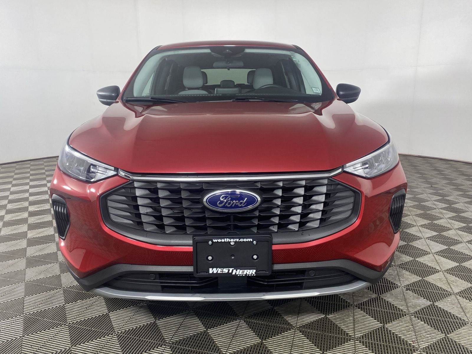 Used 2023 Ford Escape Active AWD/4WD image 2