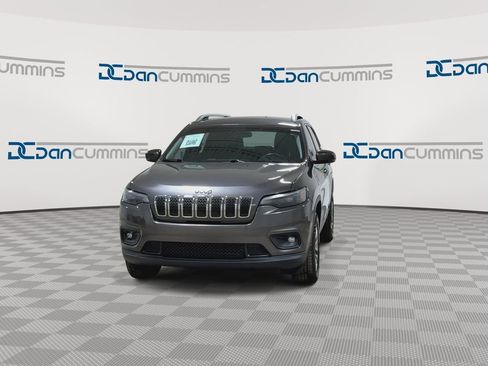 Used 2019 Jeep Cherokee Latitude Plus image 3