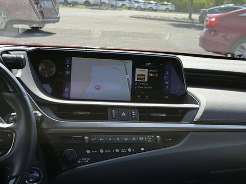 Used 2019 Lexus ES 300h w/ Accessory Package FWD image 10