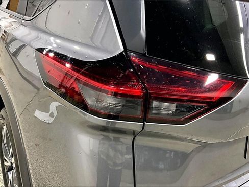 Used 2023 Nissan Rogue SV w/ SV Premium Package image 22