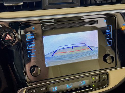 Used 2019 Toyota Corolla LE FWD image 2