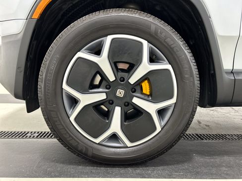 Used 2024 Rivian R1T Adventure AWD/4WD image 9