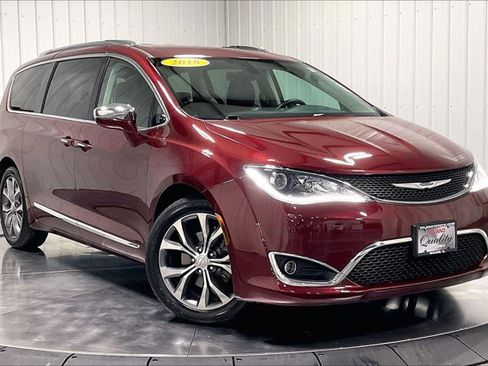 Used 2018 Chrysler Pacifica Limited FWD image 3
