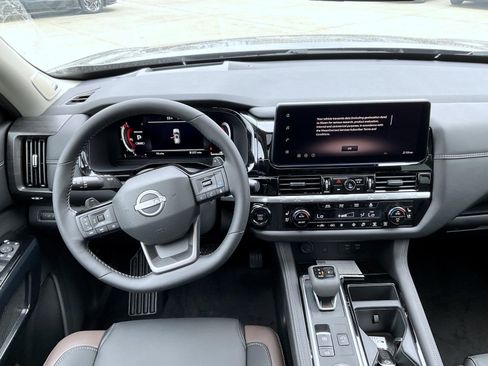 New 2026 Nissan Pathfinder Platinum AWD/4WD image 12