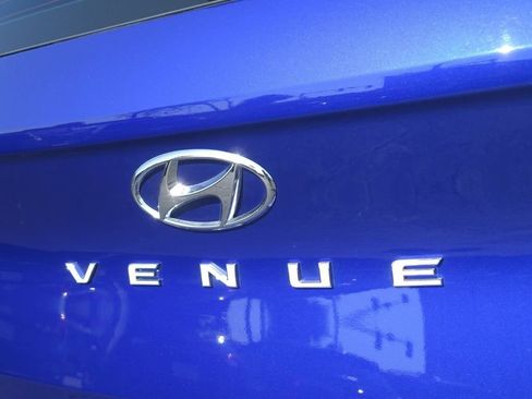 Used 2025 Hyundai Venue SE FWD image 4