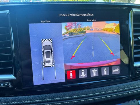 Used 2021 Chrysler Pacifica Limited w/ Premium & Safety Sphere Group FWD image 38