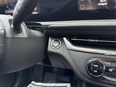 Used 2024 Buick Envista Preferred image 30