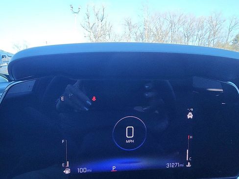 Used 2024 Chevrolet Trax LT w/ Driver Confidence Package image 16