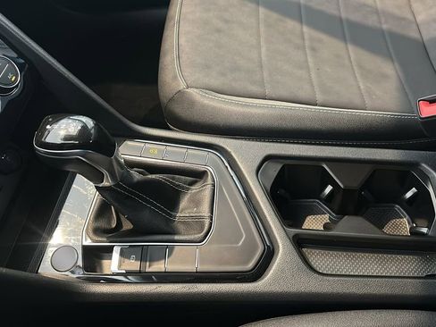 Used 2024 Volkswagen Taos SE image 18