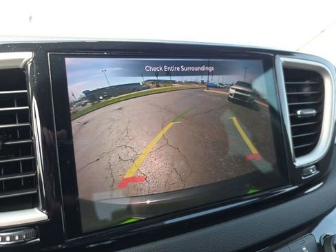 Used 2022 Chrysler Pacifica Touring-L image 23