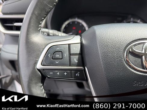 Used 2024 Toyota Highlander LE AWD/4WD image 34