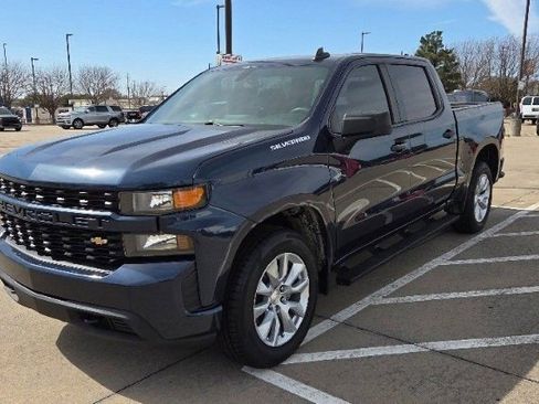 Used 2021 Chevrolet Silverado 1500 Custom image 2