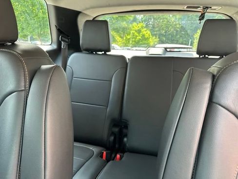 Used 2019 Chevrolet Traverse LT w/ LPO, Floor Liner Package FWD image 18