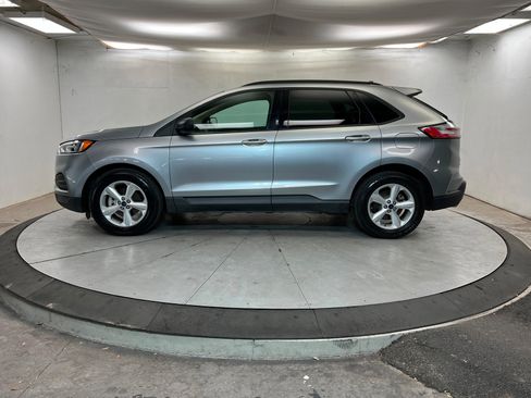 Used 2020 Ford Edge SE image 2