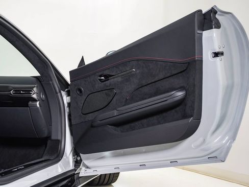Used 2026 Aston Martin V8 Vantage S RWD image 19