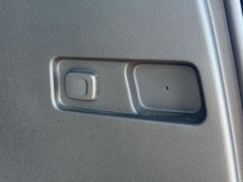 Used 2023 GMC Acadia SLE w/ Driver Convenience Package image 9