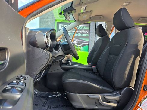 Used 2022 Nissan Kicks SV FWD image 18