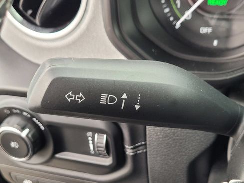 Used 2025 Jeep Wrangler Unlimited Sahara AWD/4WD image 27