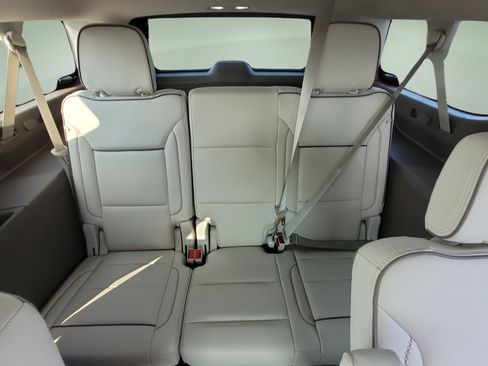 Used 2024 GMC Yukon XL Denali w/ Denali Reserve Package AWD/4WD image 17