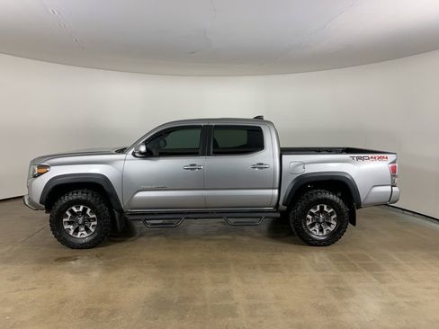 Used 2020 Toyota Tacoma TRD Off-Road w/ Technology Package AWD/4WD image 15