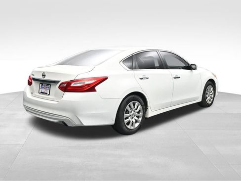 Used 2017 Nissan Altima 2.5 S w/ Power Driver Seat Package FWD image 5