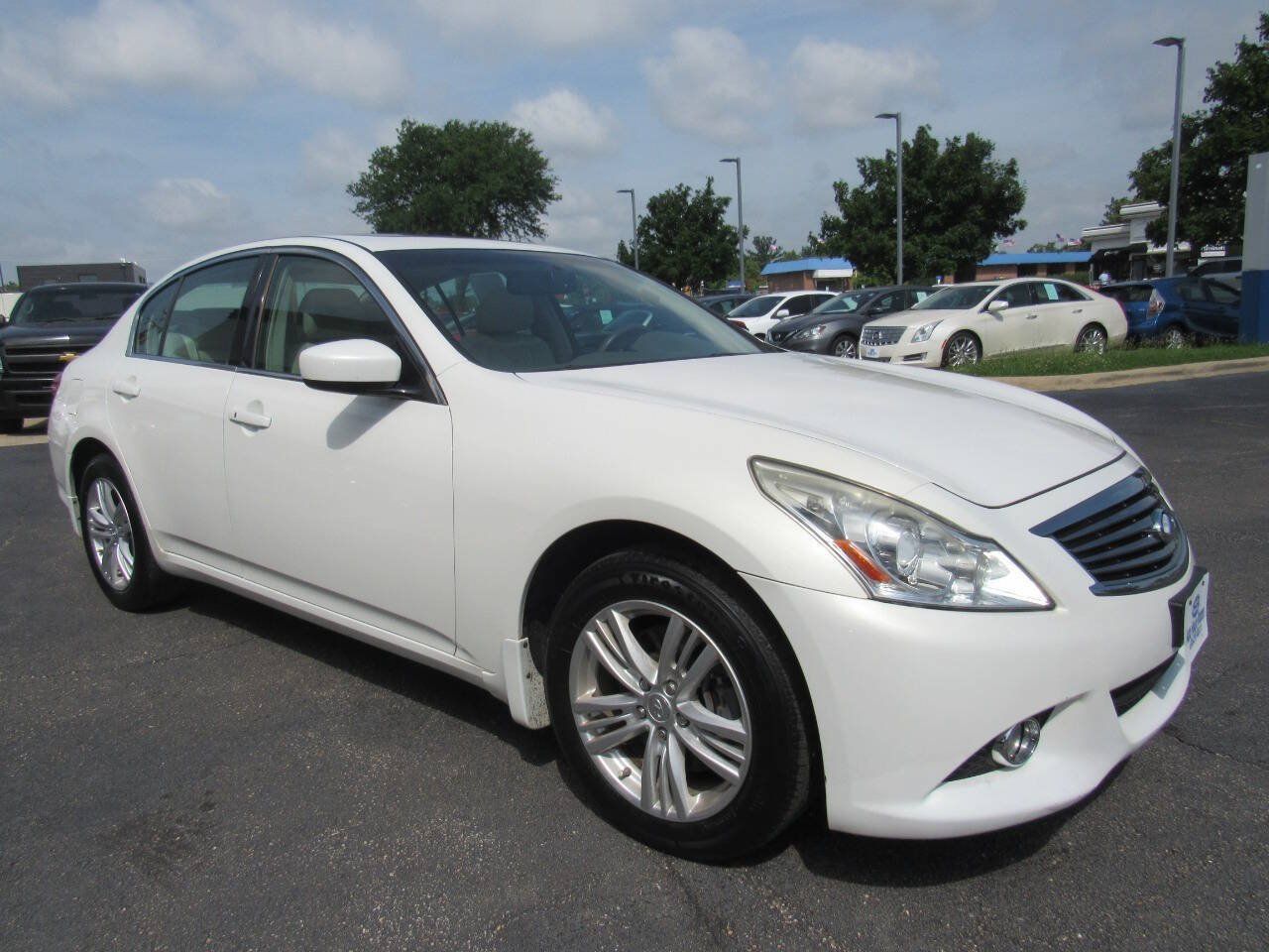 Used 2011 INFINITI G37 x Sedan w/ Premium Pkg AWD/4WD image 2