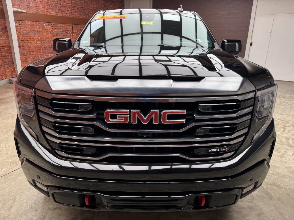 Used 2023 GMC Sierra 1500 AT4 w/ AT4 Premium Package AWD/4WD image 9
