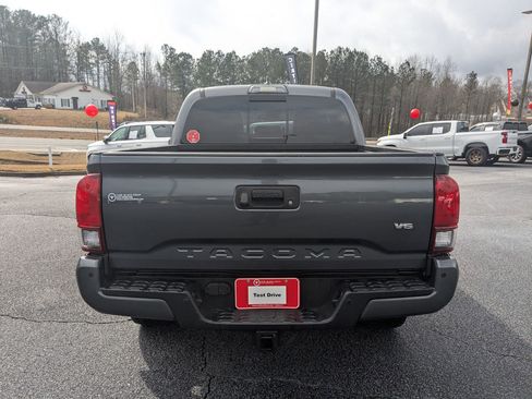 Used 2018 Toyota Tacoma TRD Sport image 6