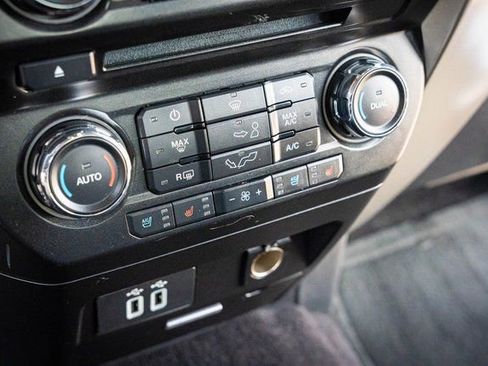 Used 2017 Ford F150 Lariat image 25