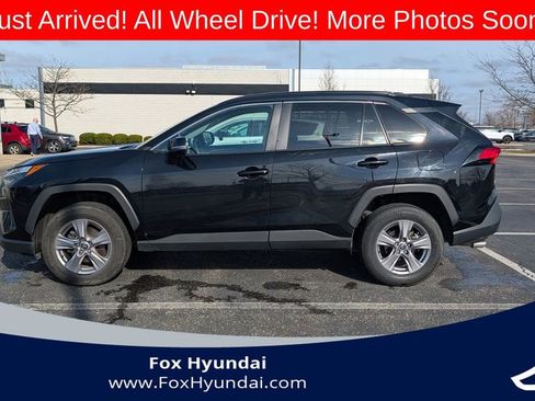 Used 2025 Toyota RAV4 XLE image 2