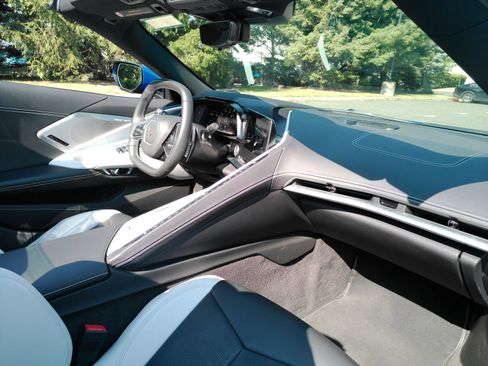 Used 2022 Chevrolet Corvette Stingray Preferred Conv w/ Z51 Performance Package RWD image 22